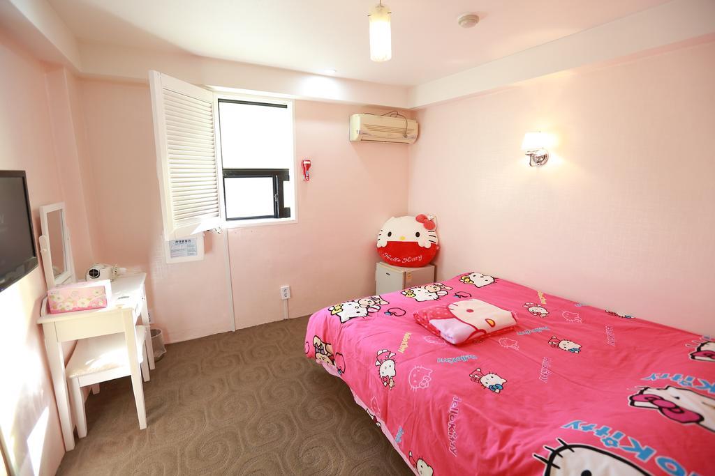 Pearl Hotel *