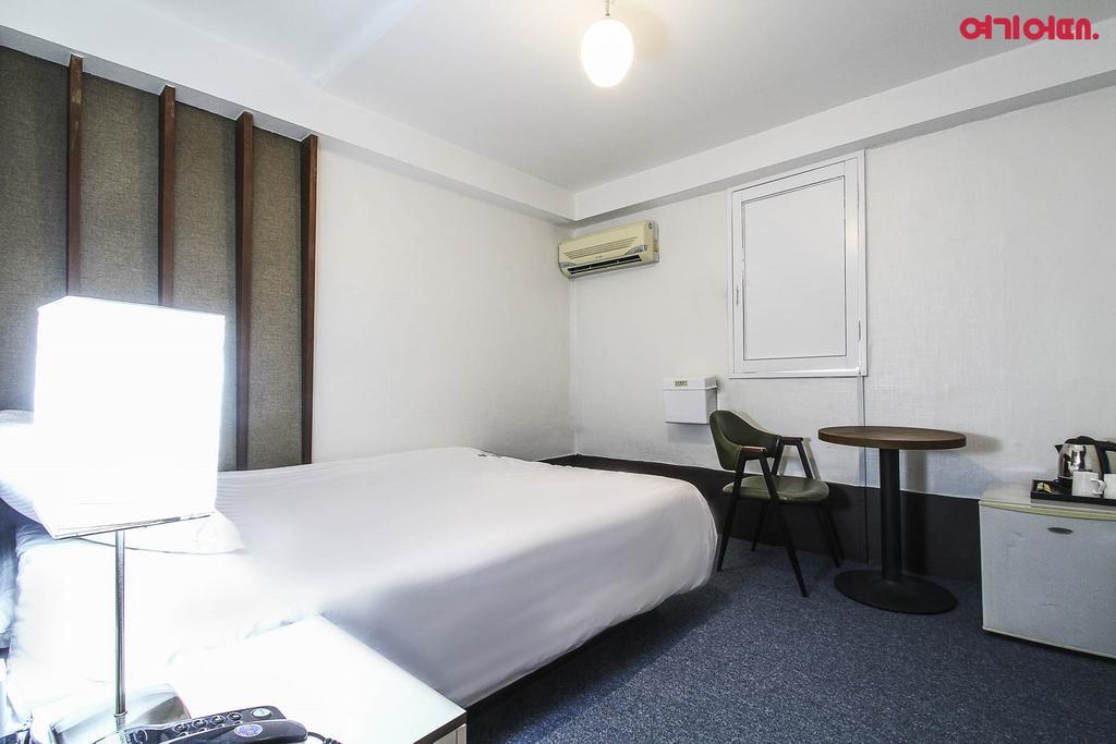 Pearl Hotel *
